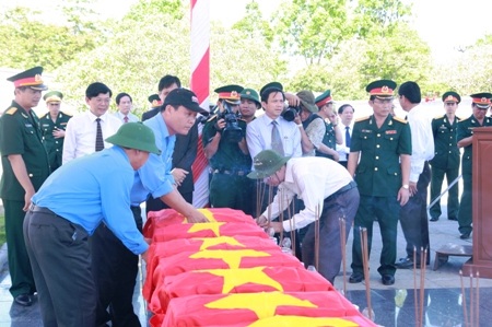 Tiếp nhận và an táng 11 hài cốt liệt sĩ Việt Nam hy sinh tại Lào - 3 Những hài cốt liệt sĩ này được tìm thấy tại các huyện ở tỉnh Savannakhet (Lào)