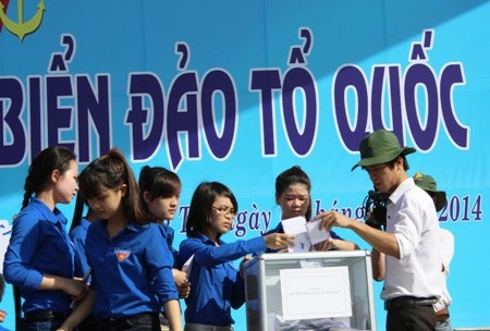 Ủng hộ lực lượng bảo vệ biển đảo.