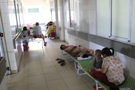 Thời tiết nắng nóng rất dễ ảnh hưởng đến bệnh nhi