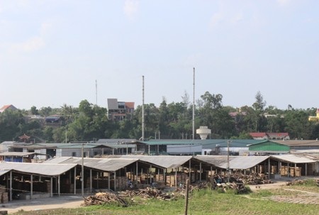 Nhà máy được xây dựng gần khu dân cư gây ô nhiễm môi trường nghiêm trọng