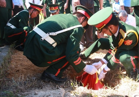 Rất nhiều liệt sĩ còn nằm lại đâu đó khắp các chiến trường xưa, chưa được quy tập