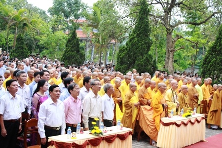Hơn 4.000 tăng ni, phật tử cầu nguyện hòa bình cho biển Đông