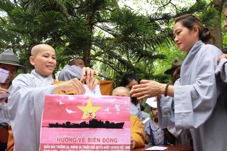 Quyên góp động viên các 