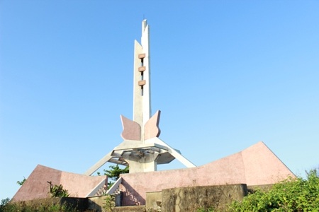 Đài tưởng niệm các anh hùng, liệt sĩ trên đảo Cồn Cỏ