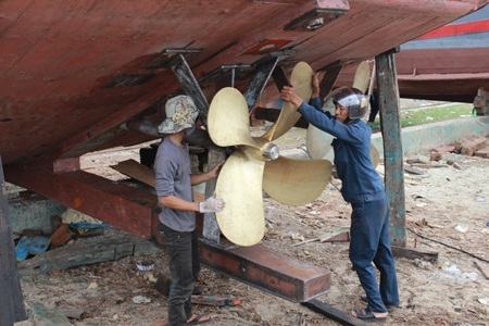 Chiếc tàu này được lắp thêm máy để nâng công suất