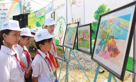 Nhiều bức tranh có ý nghĩa về bảo vệ môi trường