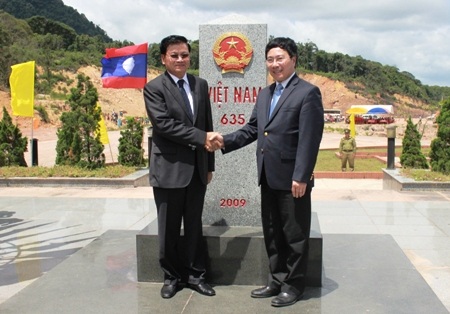 Cắt băng khai trương cửa khẩu Quốc tế La Lay