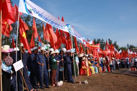 Gần 2.000 người mít tinh hưởng ứng “Tuần lễ biển, hải đảo…” - 1 Lễ mít tinh thu hút sự tham gia của gần 2.000 người