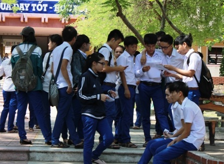 Nhiều thí sinh đánh giá phần tự luận gây bất ngờ nhất. (Ảnh: Đăng Đức)