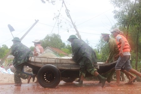 Đưa tàu thuyền vào nơi an toàn để tránh bão