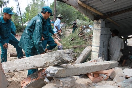 Cứu người khi nhà bị sập, đổ