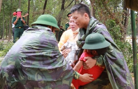 Cứu người bị tai nạn