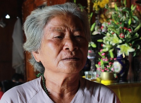 Chồng mất, đứa con trai bà Hồng hết mực yêu thương cũng rời bỏ phận già ra đi