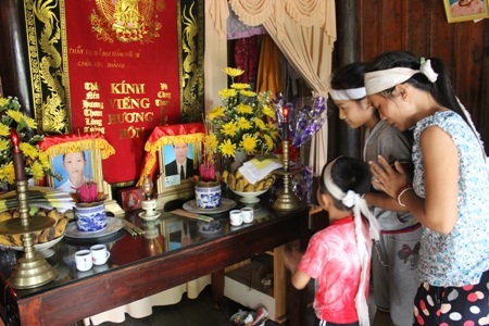 Chỉ trong phút chốc, tai ương bỗng đổ sập xuống gia đình chị Nhung