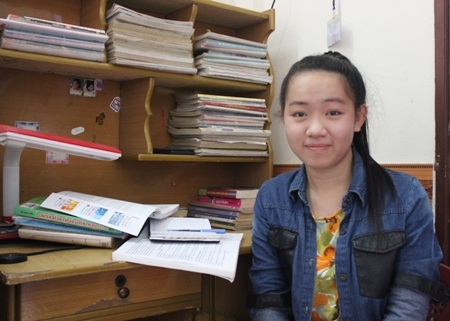 Niềm vui luôn nở trên khuôn mặt của cô học trò nhỏ