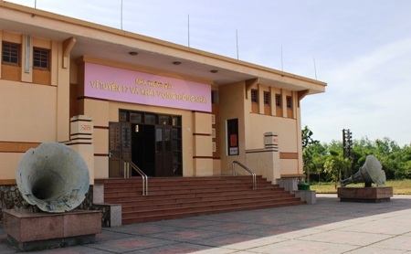 ...và đấu màu sơn cầu