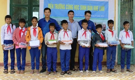 Những món quà nhỏ nhưng đầy ắp tình cảm góp phần chia sẻ khó khăn với các em dịp đầu năm học mới