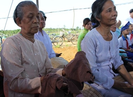 Bao nhiêu năm qua, bà Em vẫn lưu giữ cẩn thận kỷ vật của con trai