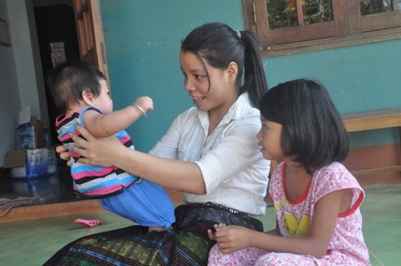 Khi rảnh tay, em lại trông cháu giúp các anh, chị