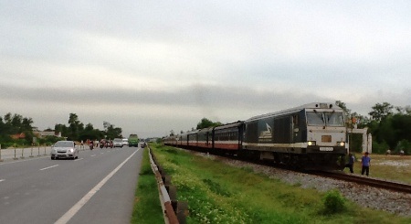 Tàu SE cũng phải dừng lại 15 phút để xử lý