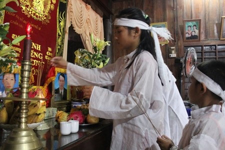 Nghĩ về chồng và con, lòng chị Nhung lại quặn thắt, đớn đau