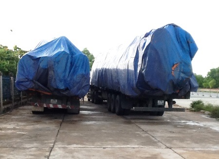 Hai xe chở gỗ siêu khủng bị bắt giữ