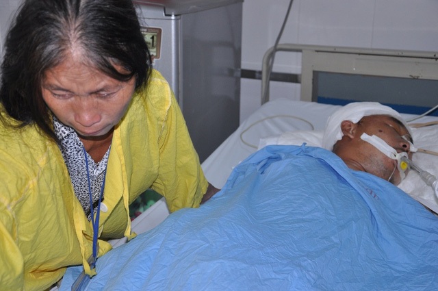 Cô Vấn những ngày đi chăm em Nhường tại bệnh viện Việt Đức.