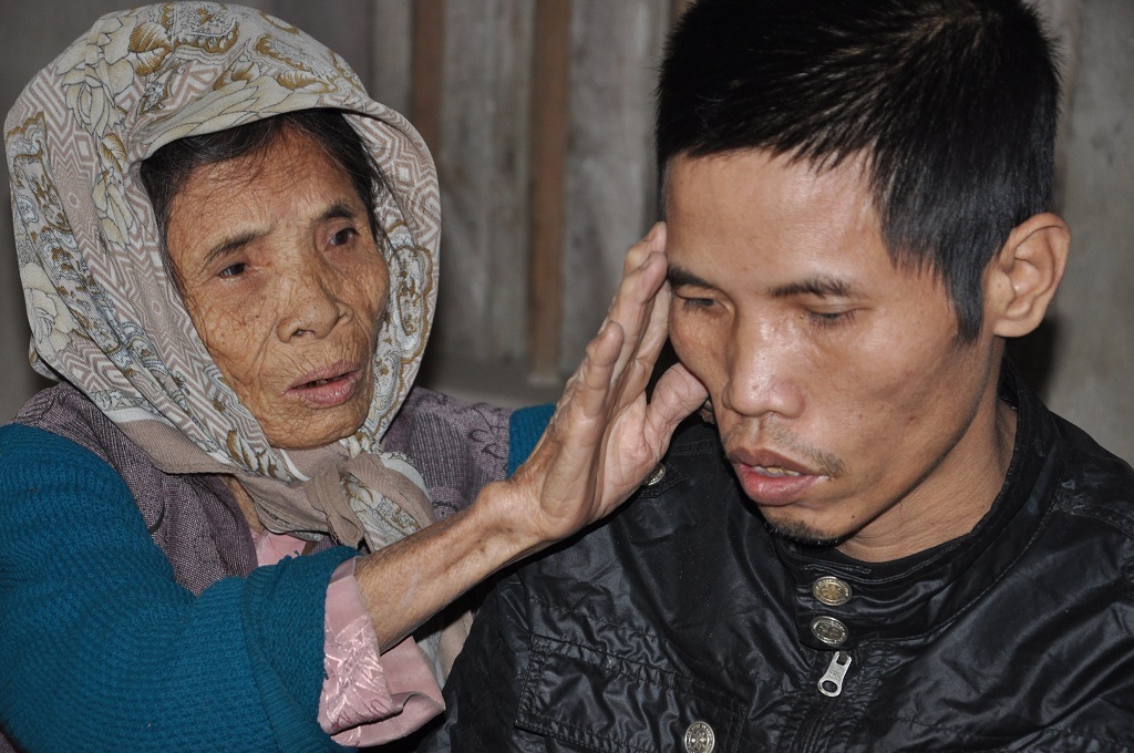 Ấy vậy nhưng cụ thương các con lắm, cụ không trách móc điều gì cả.