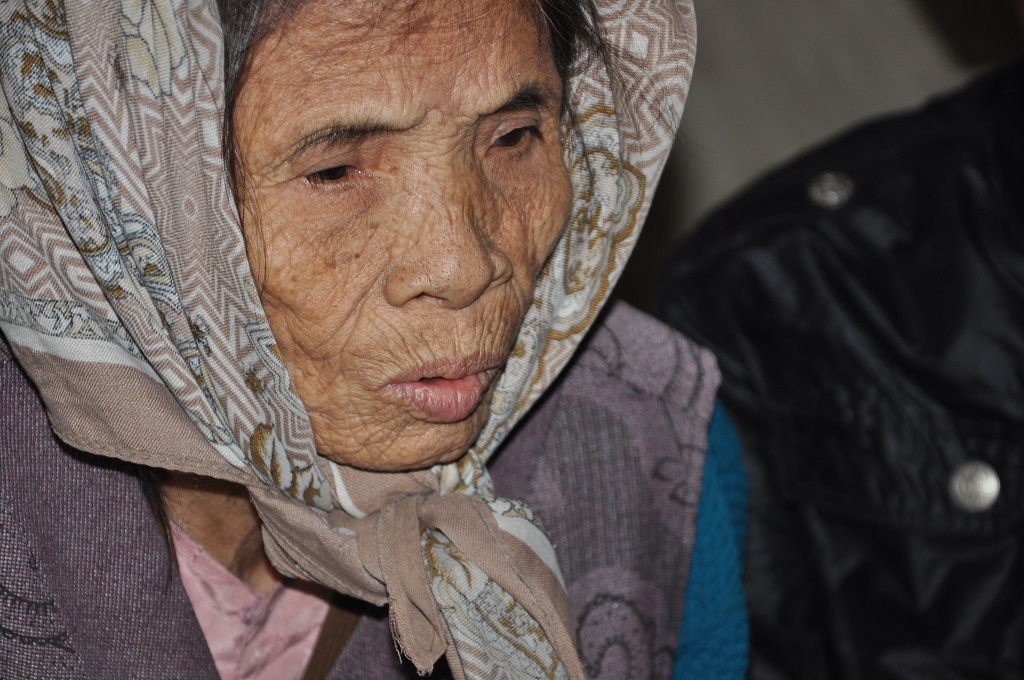 Chồng bỏ đi từ ngày cụ Tư còn trẻ, để lại cho cụ nuôi nấng 3 đứa con.