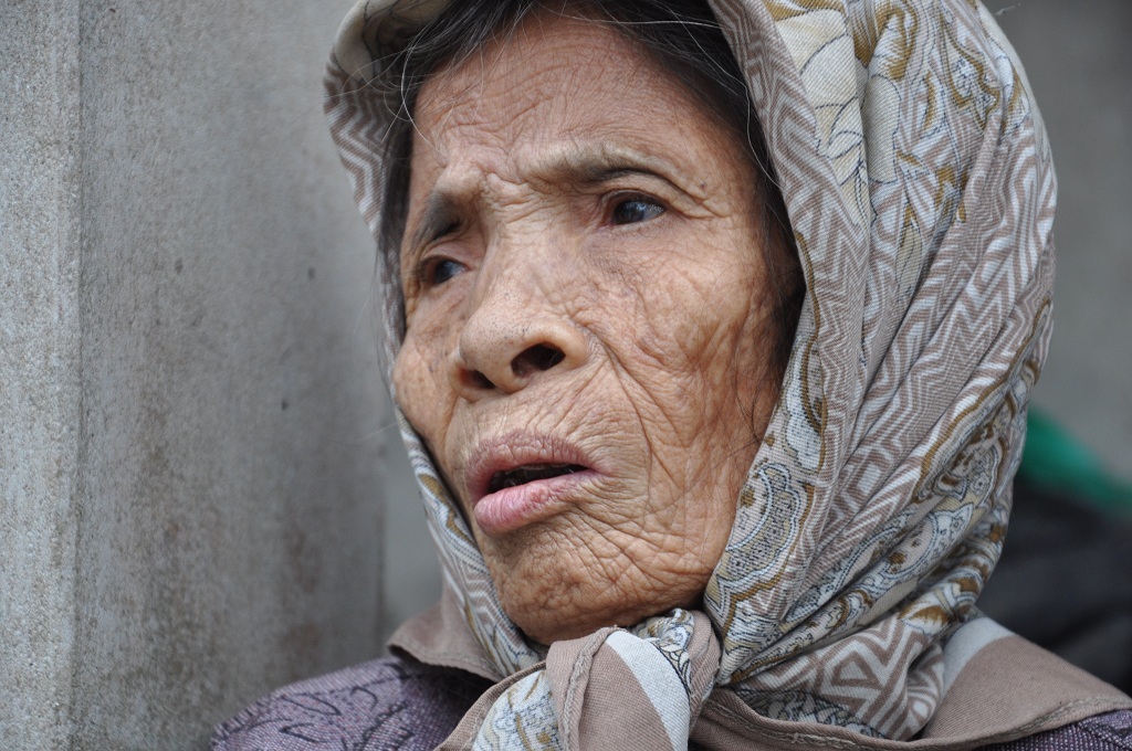 Cụ chỉ ước đến ngày mình nhắm mắt xuôi tay con trai biết khóc.