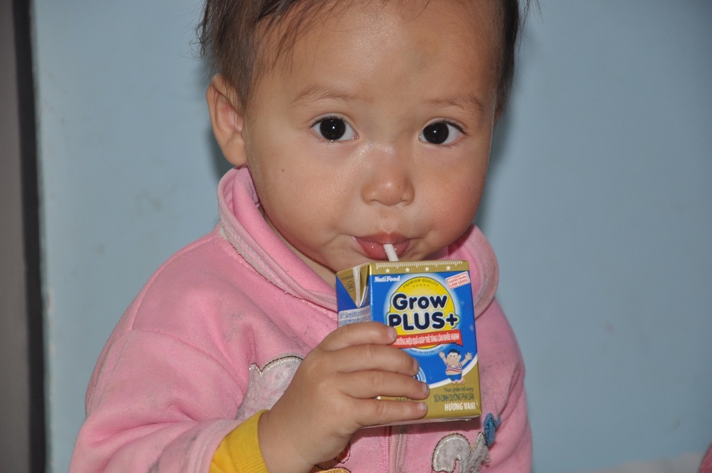 Lên trên bệnh viện, Sơn được uống sữa, ăn cháo đầy đủ.