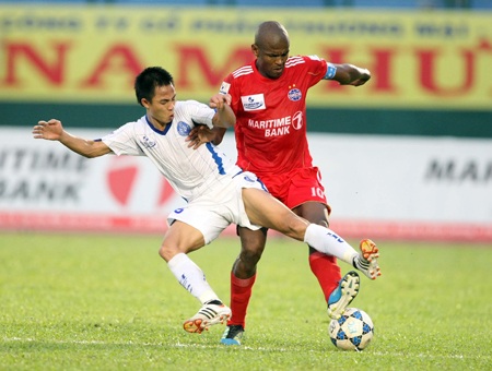 Công Vinh mờ nhạt, CLB Hà Nội thất thủ tại Gò Đậu - 1