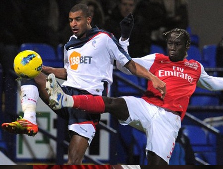 Hòa Bolton, Arsenal bị đánh bật khỏi tốp 5 - 1