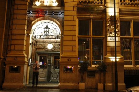 Nhà hàng của Rio Ferdinand bị cảnh sát khám xét - 1 Nhà hàng của Rio Ferdinand bị cảnh sát khám xét - 1