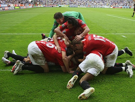 Các cột mốc trong 900 trận Giggs khoác áo Manchester United - 14