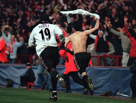 Các cột mốc trong 900 trận Giggs khoác áo Manchester United - 9