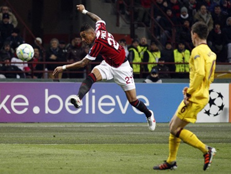 "Tam tấu" Boateng - Robinho - Ibrahimovic giúp Milan nghiền nát Arsenal - 2 "Tam tấu" Boateng - Robinho - Ibrahimovic giúp Milan nghiền nát Arsenal - 2