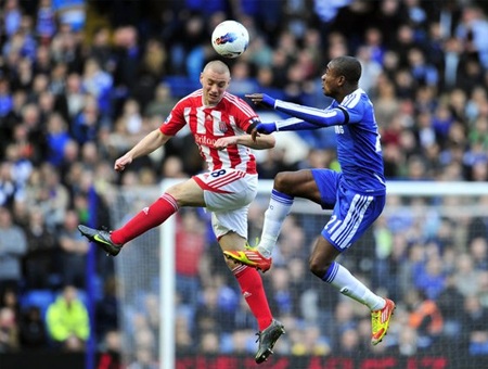 Chelsea vượt qua Stoke nhờ bàn thắng duy nhất của Drogba