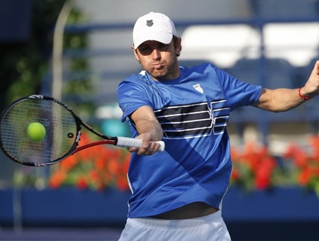 Federer, Djokovic nhọc nhằn tiền bước, đã có hạt giống bị loại - 1 Federer, Djokovic nhọc nhằn tiền bước, đã có hạt giống bị loại