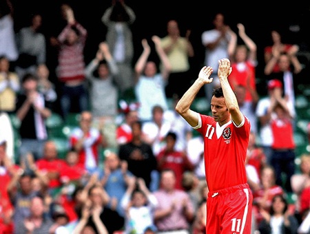 Các cột mốc trong 900 trận Giggs khoác áo Manchester United - 12