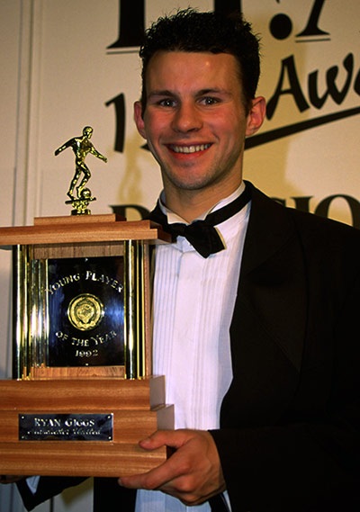 Các cột mốc trong 900 trận Giggs khoác áo Manchester United - 5