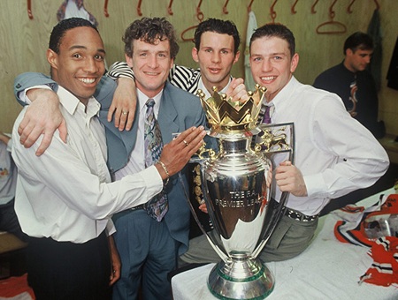 Các cột mốc trong 900 trận Giggs khoác áo Manchester United - 6