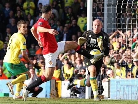 Các cột mốc trong 900 trận Giggs khoác áo Manchester United - 19