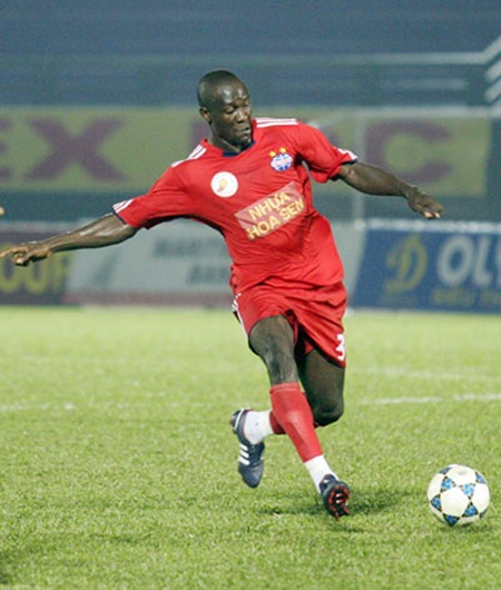 B.Bình Dương chấp nhận chi tiền cho tiền đạo Joseph Nwafor - 1 B.Bình Dương chấp nhận chi tiền cho tiền đạo Joseph Nwafor - 1