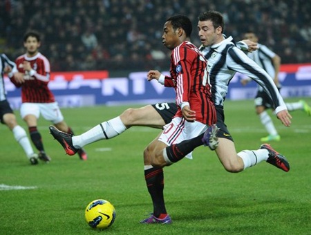 Hòa gay cấn Milan, Juventus giữ vững thành tích bất bại - 3