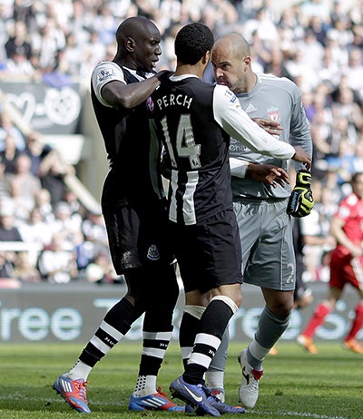 Những khoảnh khắc ấn tượng vòng 31 Premier League