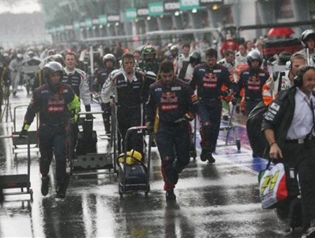 Fernando Alonso giành chiến thắng tại đường đua Malaysia - 3 Fernando Alonso giành chiến thắng tại đường đua Malaysia