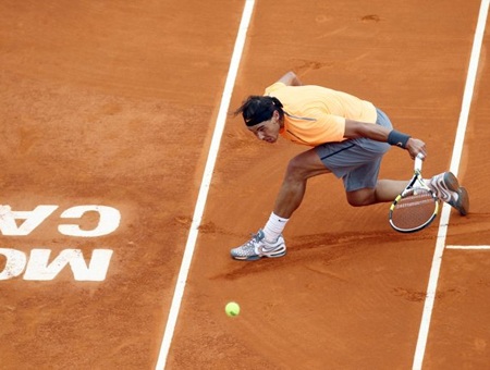 Nadal, Djokovic khởi đầu thuận lợi