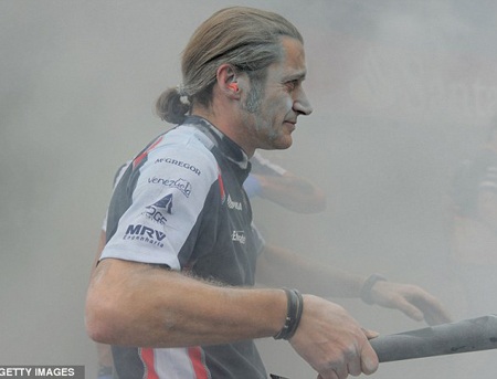 Vừa vô địch chặng, đội Williams đã bị lửa đốt mất xe đua