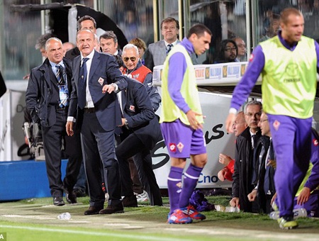 Cựu HLV của Fiorentina nhận án treo 3 tháng vì tội đánh học trò - 1 Cựu HLV của Fiorentina nhận án treo 3 tháng vì tội đánh học trò